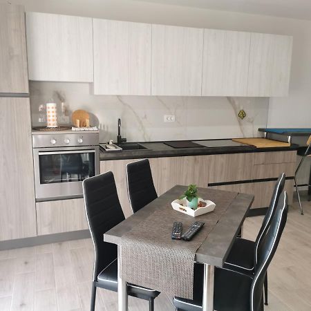 Romantic Apartment For Two On The Sea Zambratija  Exterior photo